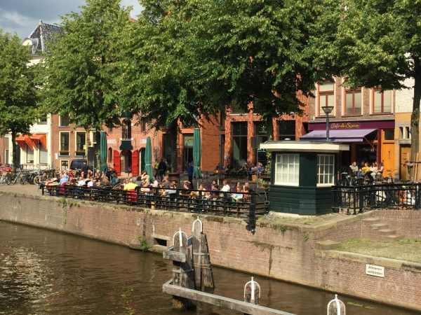 Terras aan het water Groningen: Café De Sigaar aan de Hooge der A