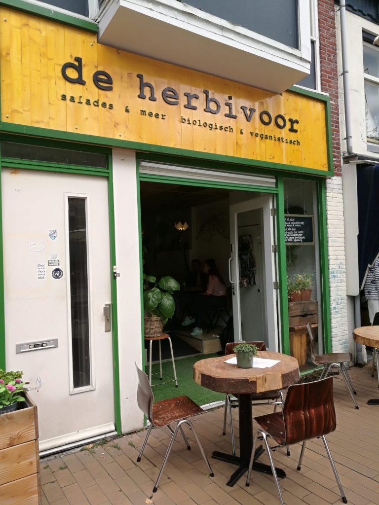 Veganistisch lunchen bij De Herbivoor