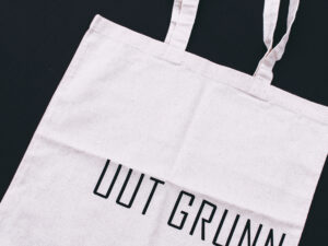 Duurzame tassen Groningen: eco canvas tas UUT GRUNN van PlukN