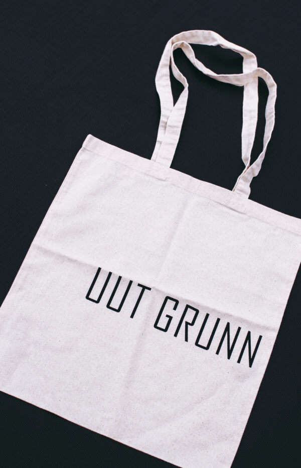 Duurzame tassen Groningen: eco canvas tas UUT GRUNN van PlukN