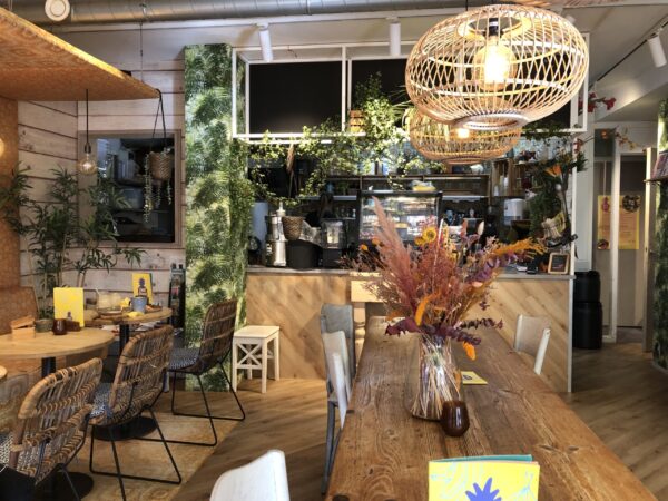Feel Good Groningen: vegan hotspot met gezellige tafels
