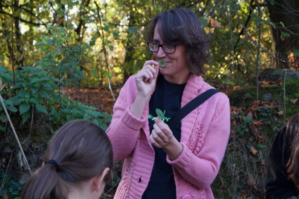 Wildplukken Groningen met wildplukster tijdens wildplukwandeltocht