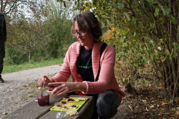 Wildplukken Groningen: Pauze met zelfgemaakte jam uit Stadspark