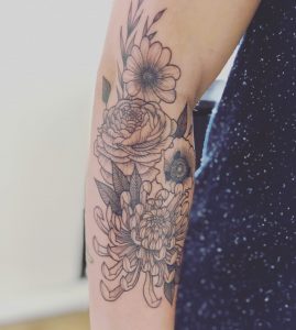 Tattoeage Bloemen door Fabiona van Monsieur Bonne Femme