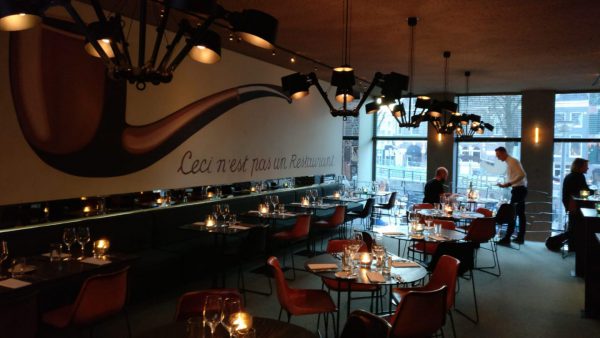 De Pijp Groningen: luxe restaurant met wine and dine - interieur Magritte