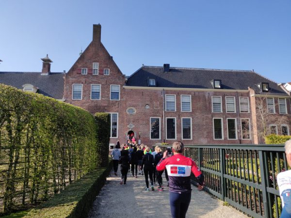 KLM Urban Trail Groningen- hardlopen tijdens hardloopwedstrijd door Prinsentuin Groningen 2019