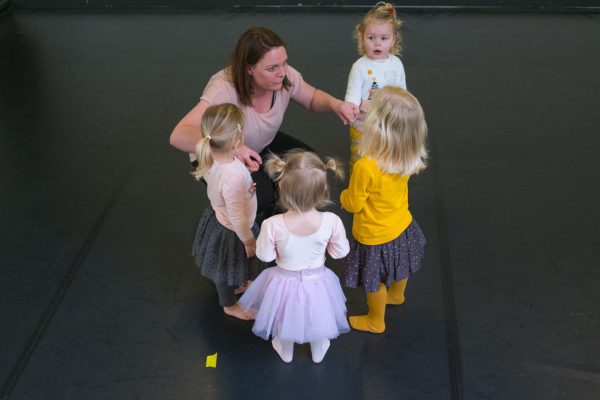 Leuke kinderactiviteiten Groningen: peuterdans bij Bij Spruit