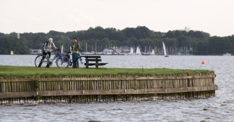 Fietsen Groningen: de leukste fietsroutes vanuit Groningen- Stad -foto Paterswoldsemeer door Marketing Groningen