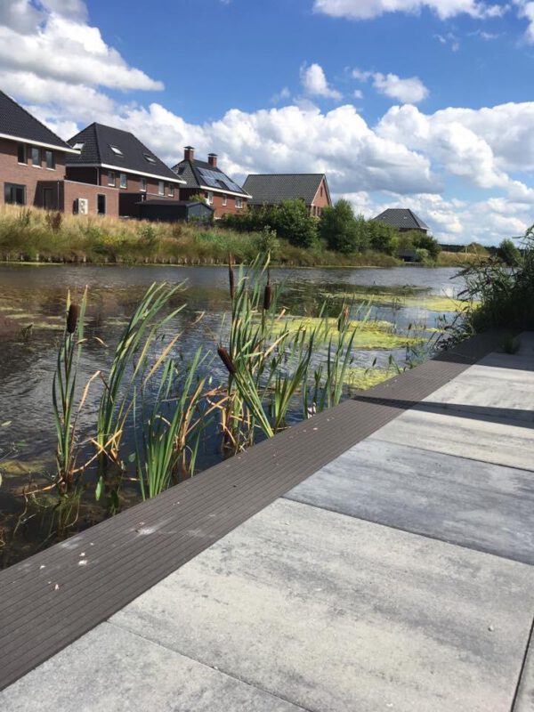 Meerstad. Wonen aan het water, in een notariswoning in wijk Meeroevers