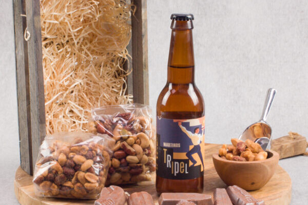 Gereedschap cadeaupakket vaderdag of december met noten. chocolade en bier van Tres Bien