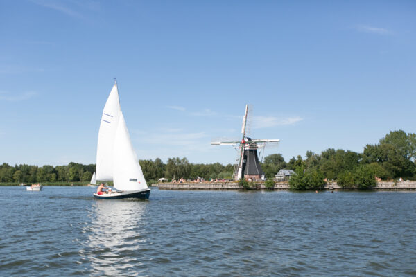 aterswoldsemeer Groningen: de leukste vaarroutes en bootje huren Groningen tips - foto door Stefan Vogelzang