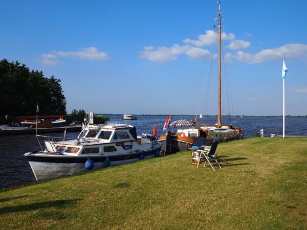 boot varen op Zuidlaardermeer Groningen: de leukste vaarroutes en bootje huren Groningen tips