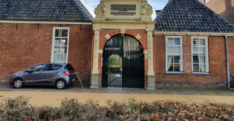 Sint Anthony Gasthuis aan de Rademarkt door Willem