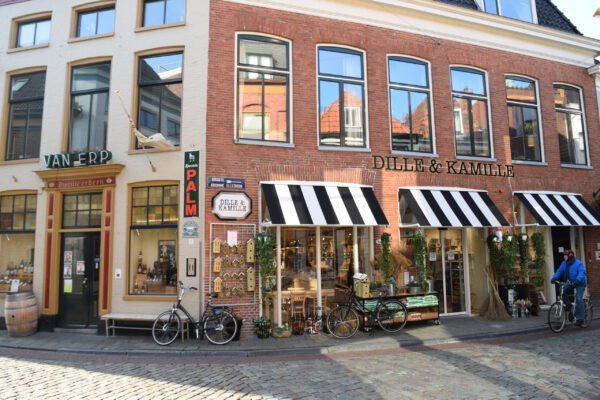 De Kromme Elleboog Groningen met winkel Dille & Kamille