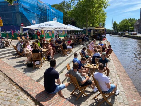 Terras Groningen reserveren, aan het water bij Het Pomphuis - foto van Facebookpagina @museumcafehetpomphuis