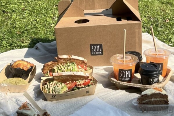Picknickbox I Go Groningen en 30ML om mee te nemen naar de mooiste en beste picknickplekken in Groningen Stad