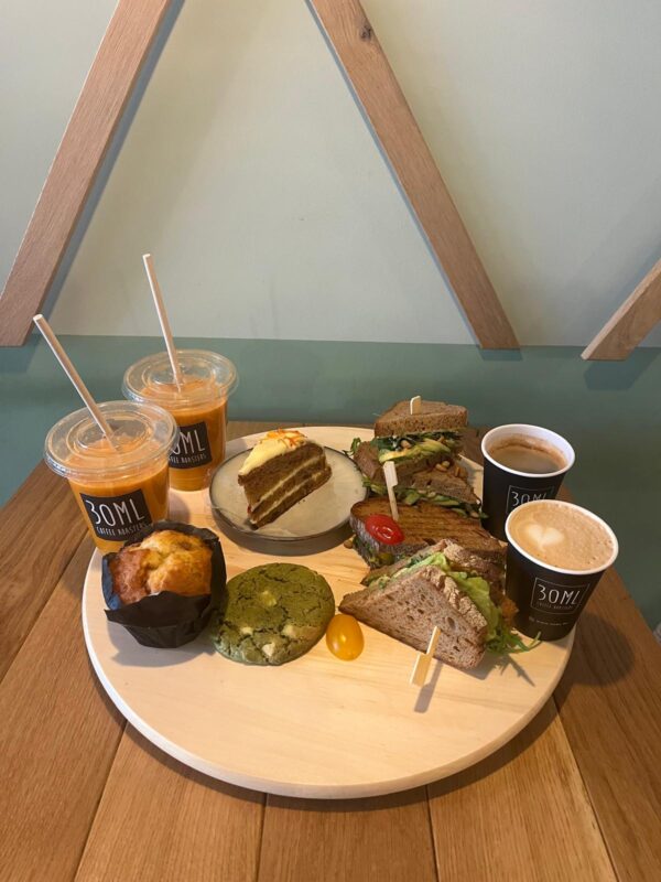 Picknickbox I Go Groningen en 30ML om mee te nemen naar de mooiste en beste picknickplekken in Groningen Stad -met carrot cake