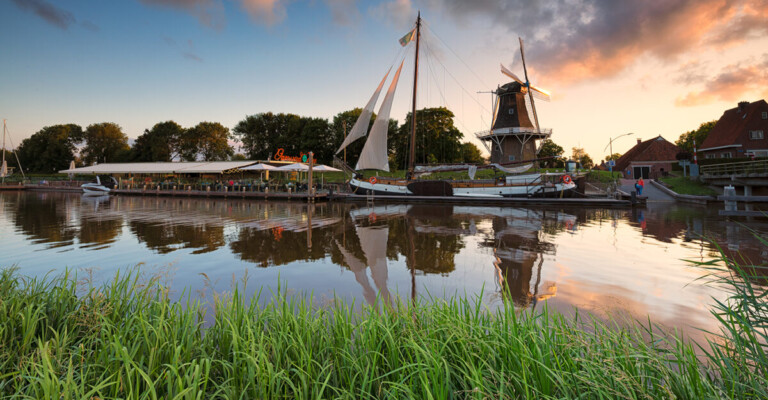 Terras Groningen reserveren, aan het water bij Garnwerd aan Zee