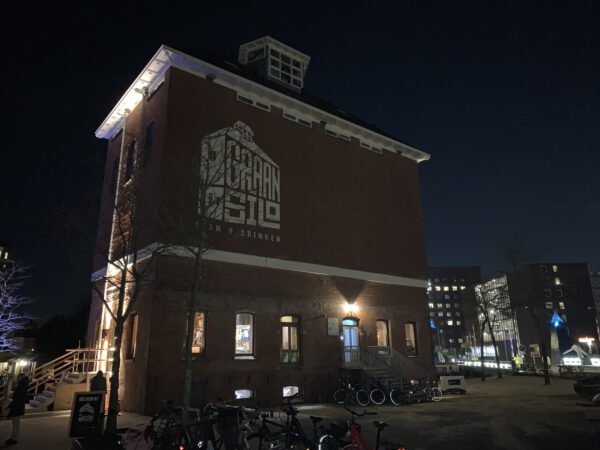 Restaurant aan het water Winschoterdiep: de Graansilo