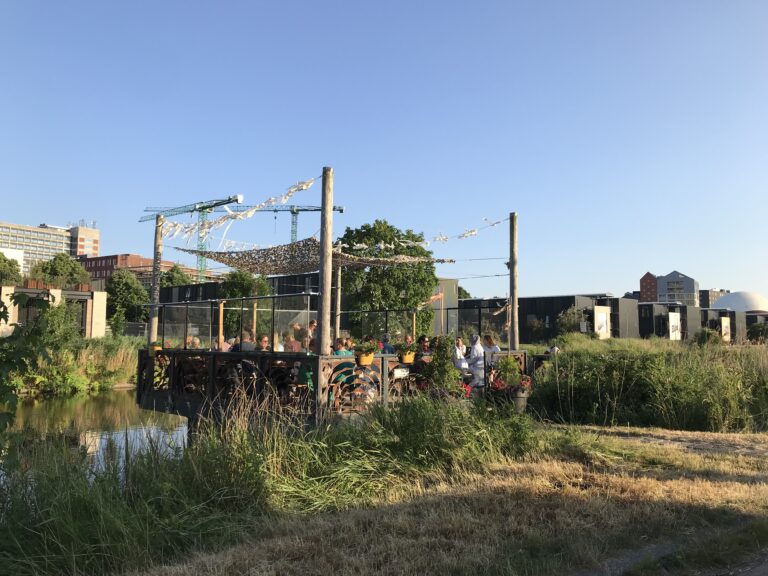 Salmagundi’s: vintage woonwinkel én Midden-Oosters restaurant met terras op het water