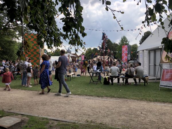 Kinderprogramma en speeltuin in het Noorderplantsoen tijdens Noorderzon Groningen - foto door blogger en Stadjer Sonja in 2024
