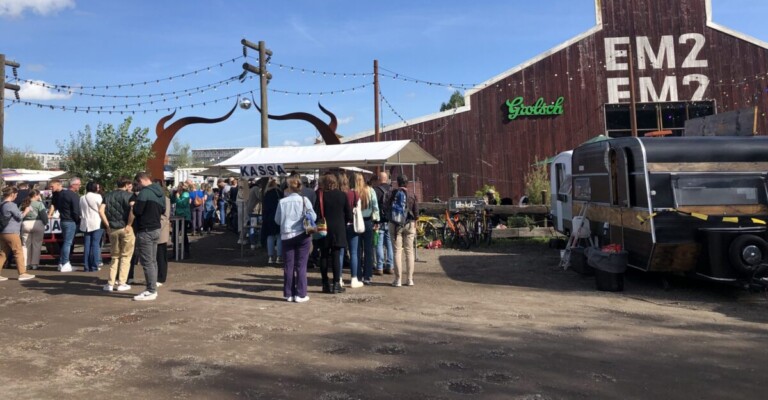 Suikermarkt op Suiker terrein in Groningen bij EM2 met leuke vintage spullen en kleding