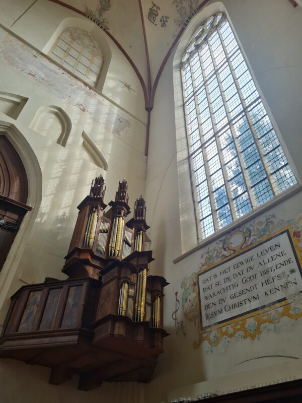 Akerk Groningen, klein orgel tijdens een rondleiding