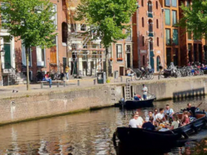 Bootje huren met borrel aan boord: borrelboot I Go Groningen en Borrelvloot