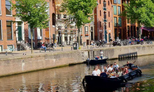Bootje huren met borrel aan boord: borrelboot I Go Groningen en Borrelvloot