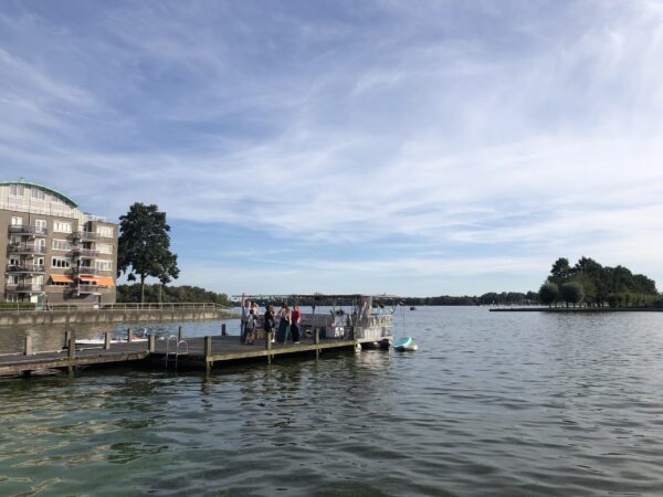 Een borrelboot of varend privéterras op het Paterswoldsemeer in Groningen