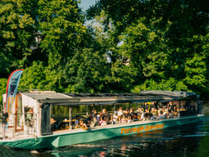 Terrasje Speciaal, varend terras en rondvaart Groningen