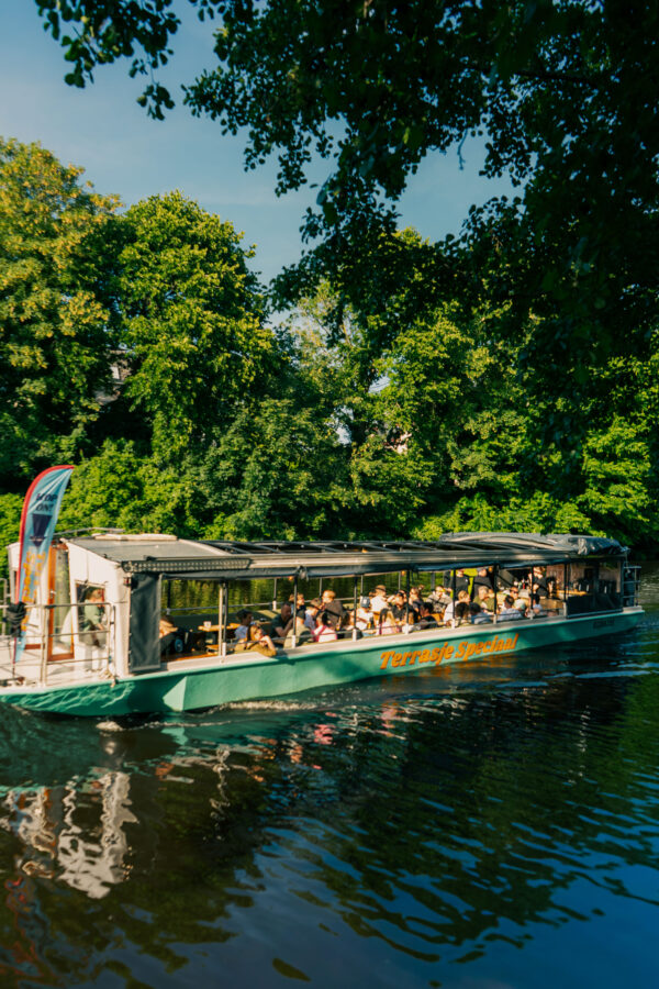 Terrasje Speciaal, varend terras en rondvaart Groningen