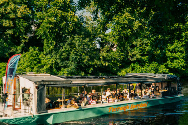 Terrasje Speciaal, varend terras en rondvaart Groningen
