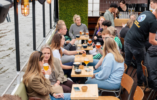 Terrasje Speciaal, varend terras en rondvaart Groningen