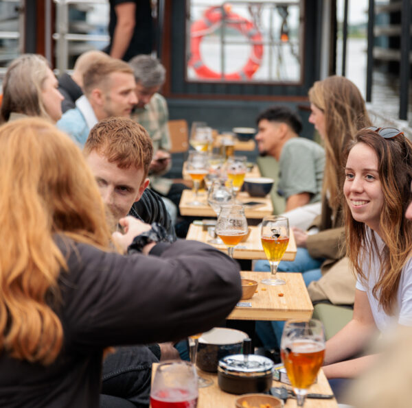Terrasje Speciaal, varend terras en rondvaart Groningen