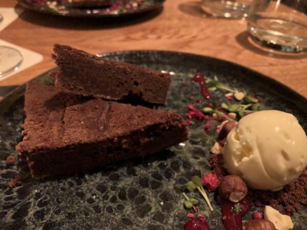 Grand Café Mr Bakels Groningen aan Zuiderdiep, heerlijke brownie nagerecht