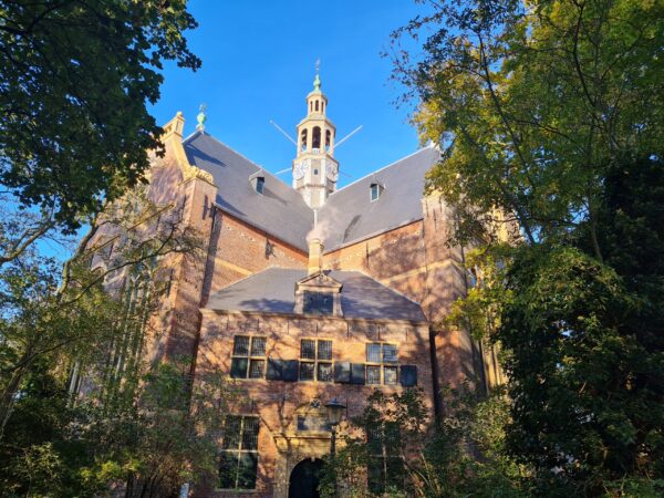 In het overzicht en de lijst van mooiste kerken van Groningen Stad: Nieuwe Kerk