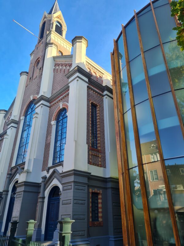 In het overzicht en de lijst van mooiste kerken van Groningen Stad: Remonstrantse kerk