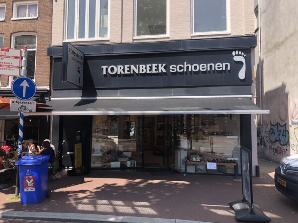 Goede schoenenwinkel met vakmanschap en persoonlijke aandacht en service voor smalle en brede voeten: Torenbeek aan de Aweg 7 in Groningen