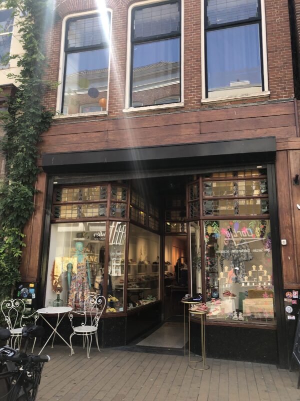 Leukste Schoenenwinkel in Groningen: Mary Jane Schoenenboetiek in aan de Oosterstraat 23 Groningen