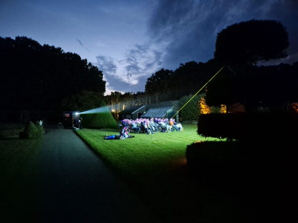 Openluchtbioscoop Groningen: Nomad Cinema zomer 2025 locatie Menkemaborg