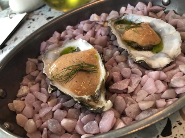 restaurant tip van locals: Mediterraans food sharing Zeste met heerlijke oesters