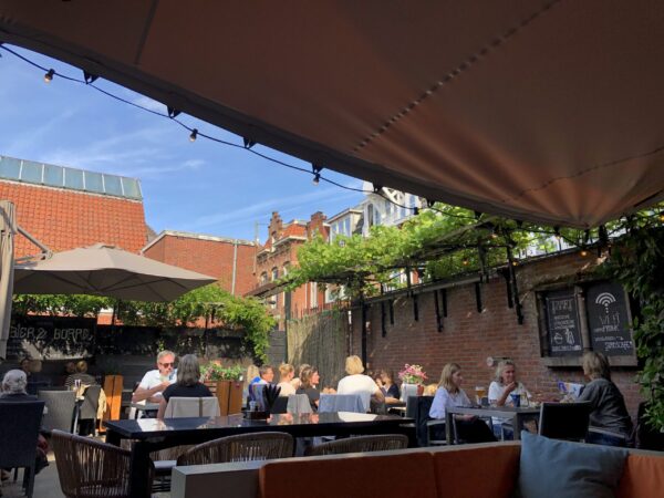 Misschien wel het beste en lekkerste terras van Groningen: Pronk aan de Vismarkt