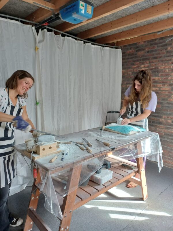 Creatieve Workshop Speksteen beeld of voorwerp maken met Margriet Meijer in Paterswolde op fietsafstand Groningen Stad