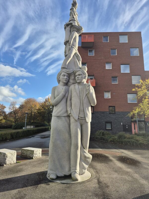 Geschiedenis FC Groningen: Oosterparkstadion nu woonwijk De Velden met kunstwerk