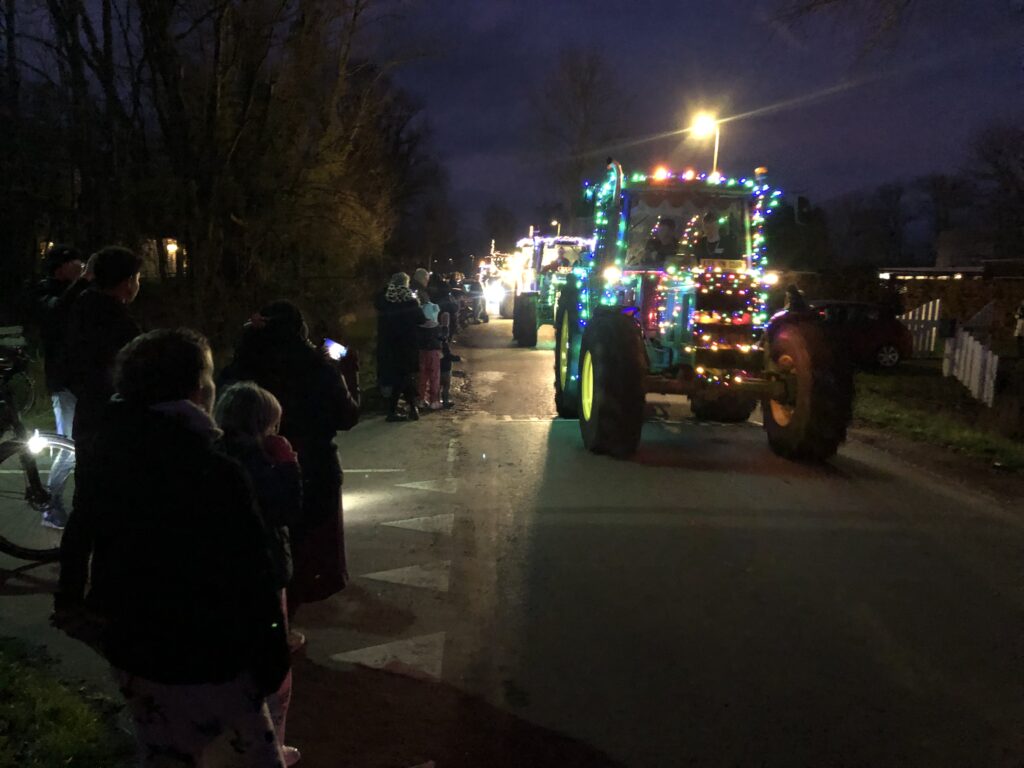 Verlichte trekkerstoet 2025: de magische parade trekt weer door Groningen Verlichte trekkerstoet 2025: de magische parade trekt weer door Groningen