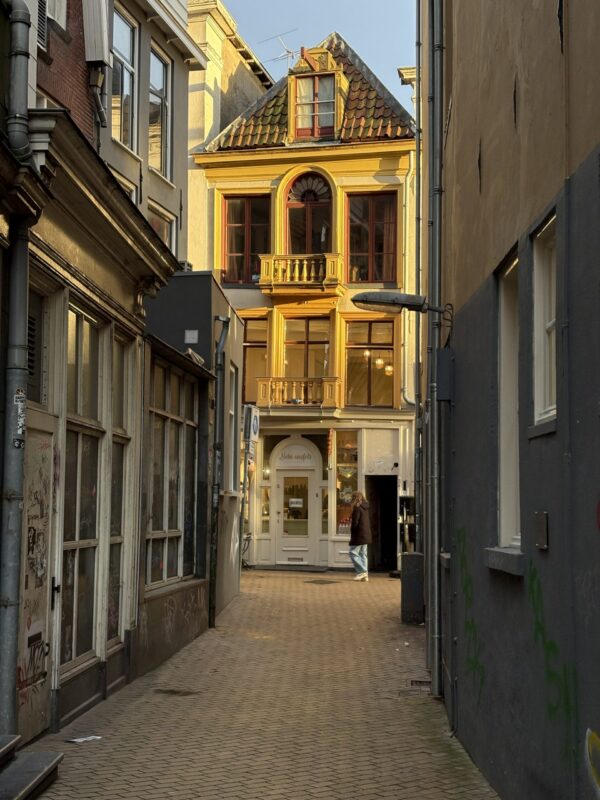 Tingtangstraatje: deze steeg is het kleinste straatje van Groningen