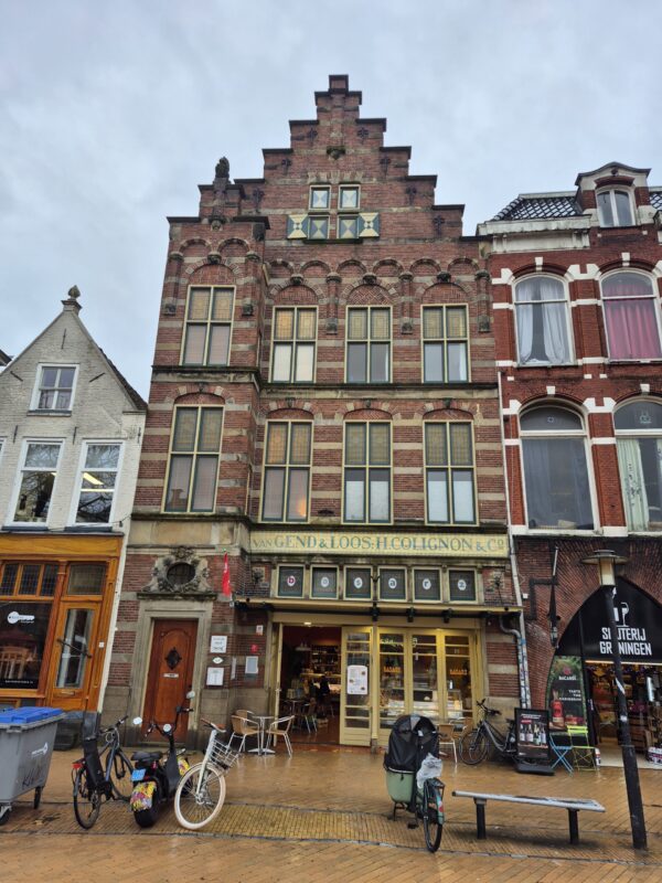 Vismarkt 34 in Groningen in 2026 met delicatessenzaak Basarz