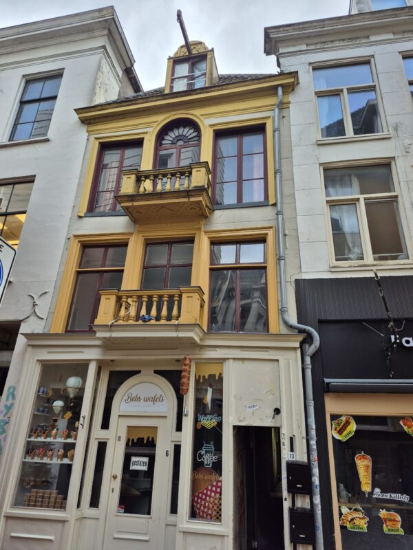 Rijksmonument op Vismarkt 6 in Groningen