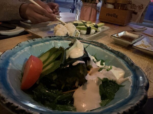Lekkere salade bij Japans restaurant aan Grote Markt in Groningen: Fujiyama